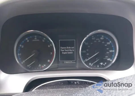 2017 Toyota Rav4 Limited z USA, uszkodzony, nr VIN JTMDFREV1HJ135082